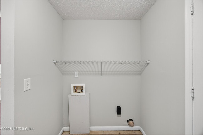 Building Photo - 726 Perryman Ln W