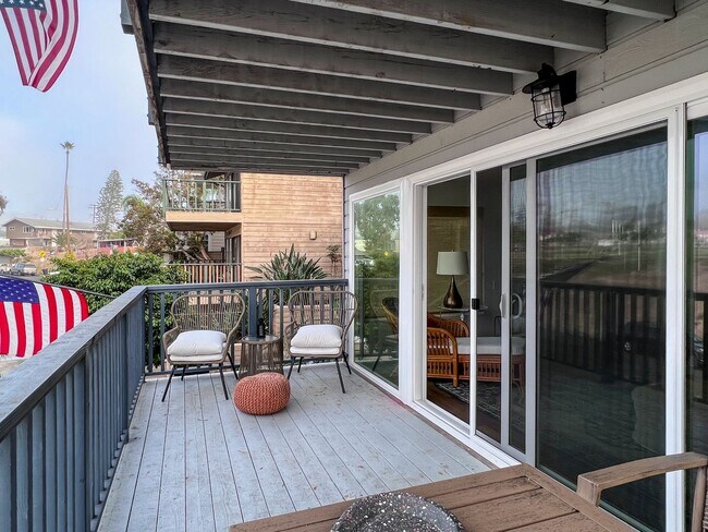 Building Photo - 3BR/2BA Remodeled Condo – 1 Block from the...