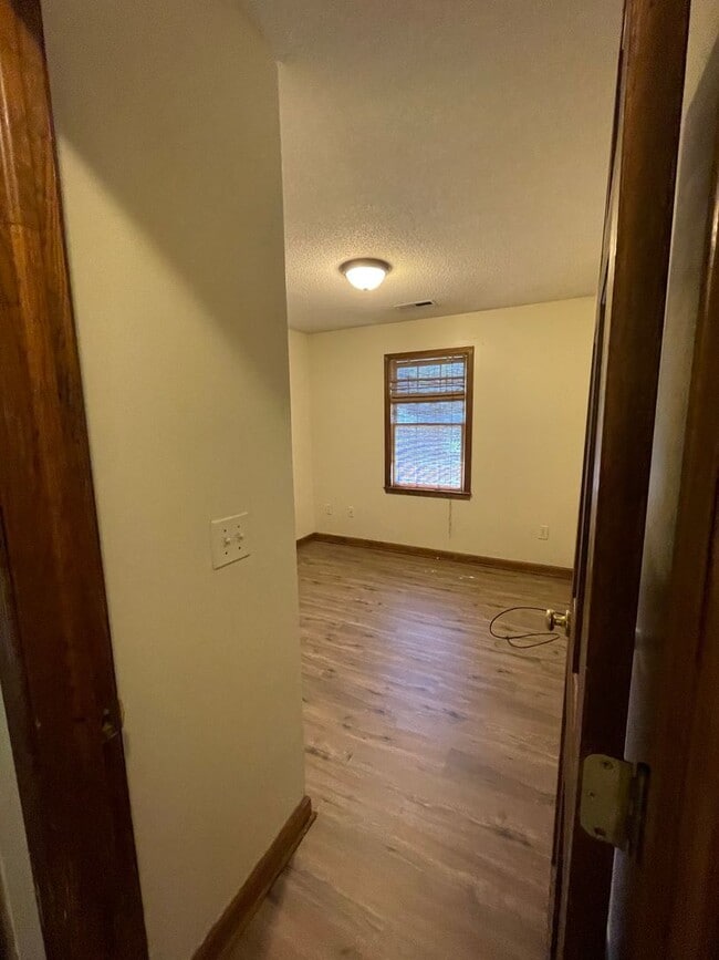 Building Photo - 3 Bedroom 2.5 Bath Townhome Located in Fou...