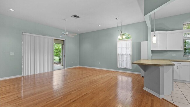 Building Photo - 11910 Seabreeze Cove Ln