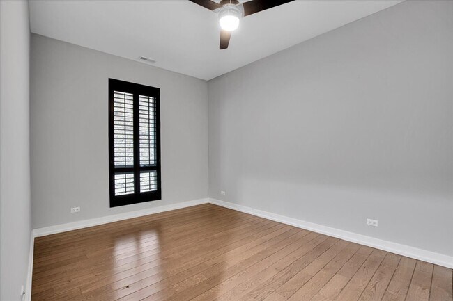 Building Photo - 1821 W Armitage Ave