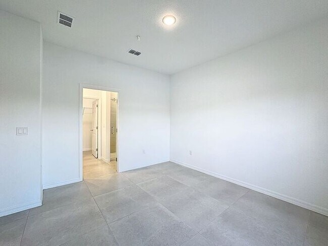 Building Photo - 1711 Barton Towne Cir