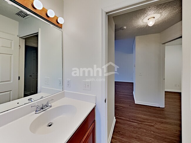 Building Photo - 1768 Merritt St