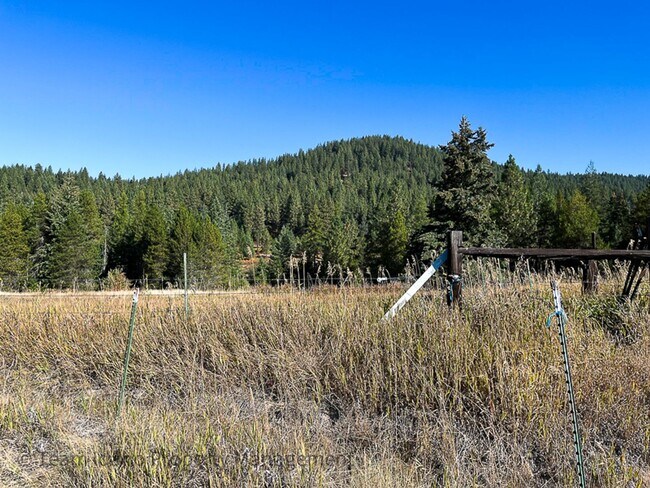 Building Photo - 2001 Manufactured Home on 160 Acre Farm ne...