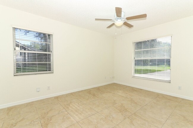 Building Photo - Sanford Home - 3/2 with garage and huge yard