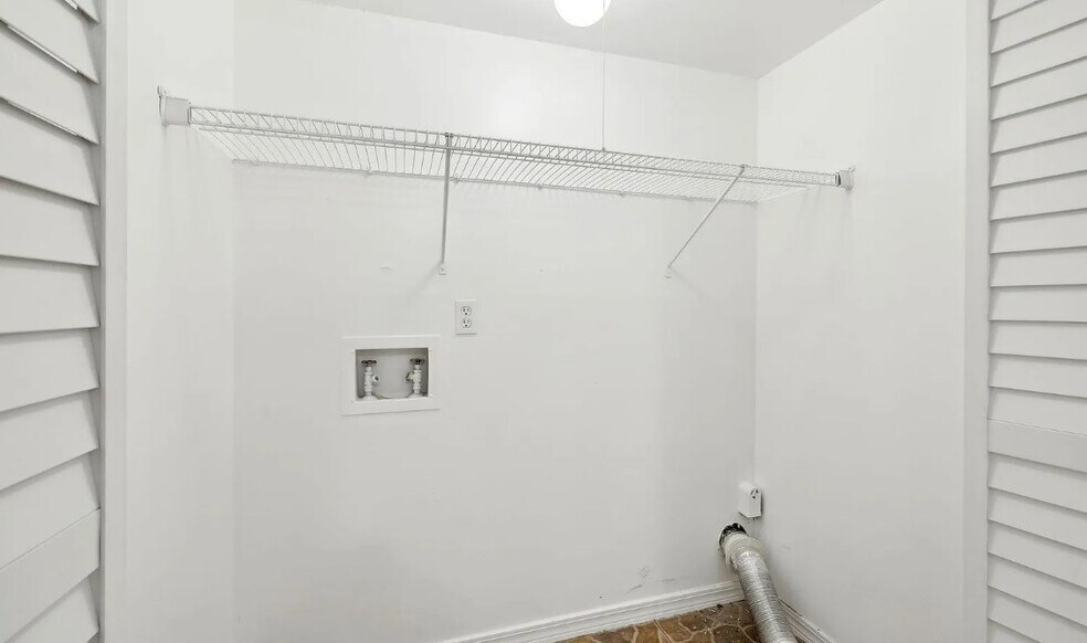 Building Photo - 4 Bentwood Ln