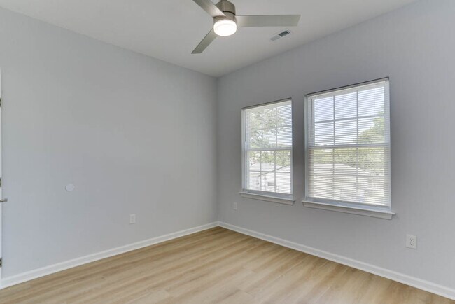 Building Photo - 1436 W 39th St