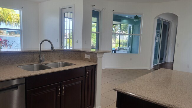 Building Photo - 563 Blue Cypress Dr