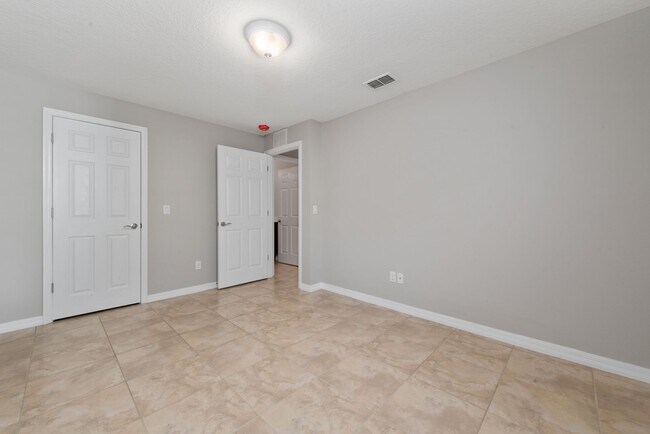 Building Photo - Deluxe Villa Lake view all Tile. 3 Bedrooms+2 Baths