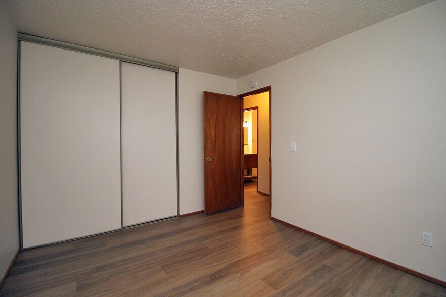 Building Photo - 3736 SW 10th Ave