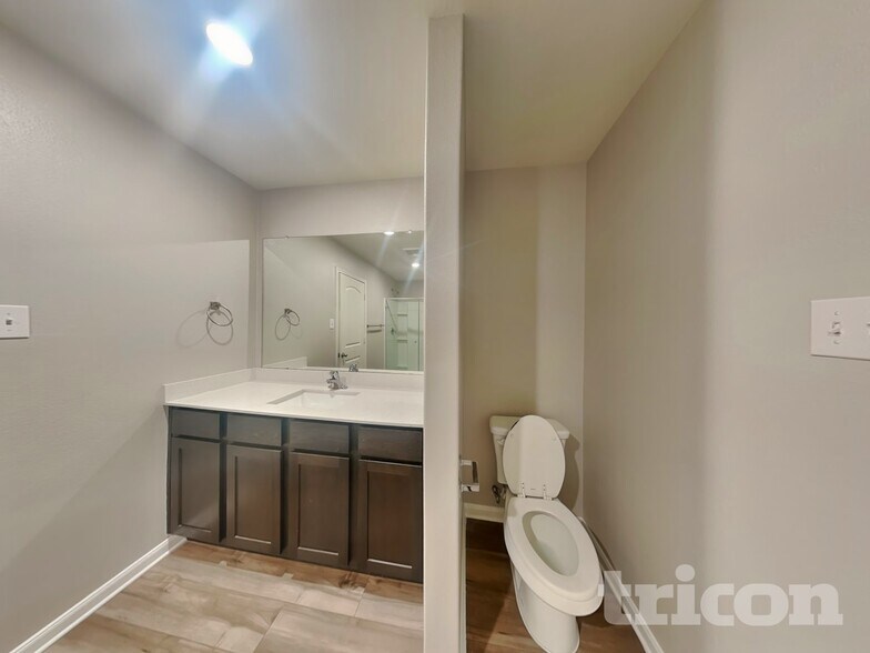 Building Photo - 108 Saloon Cv E