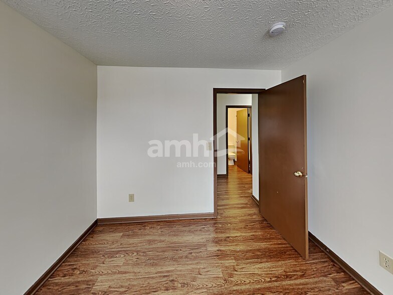 Building Photo - 6687 Jennyann Way