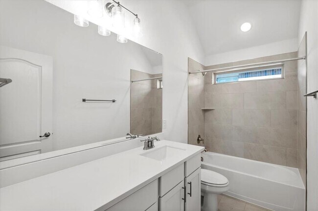 Building Photo - 1425 Cole Ests Dr