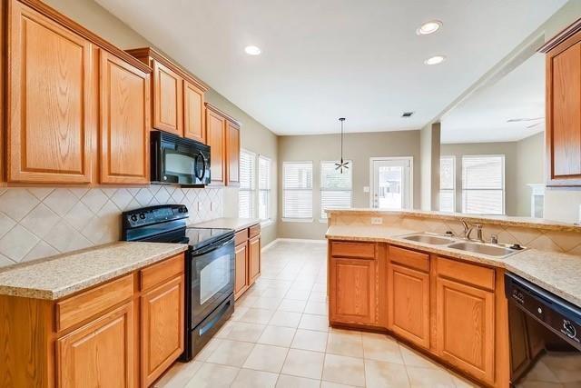 Building Photo - 1400 Chestnut Dr