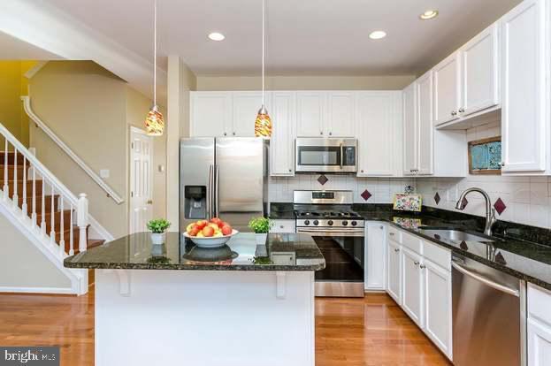 Building Photo - 8743 Stonehouse Dr