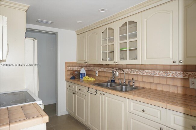 Building Photo - 300 SW 52nd Ave