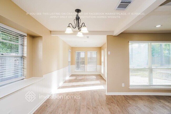 Building Photo - 5803 Old Lodge Dr