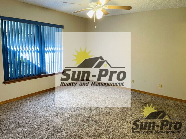 Building Photo - 1113 Oak Forest Cir