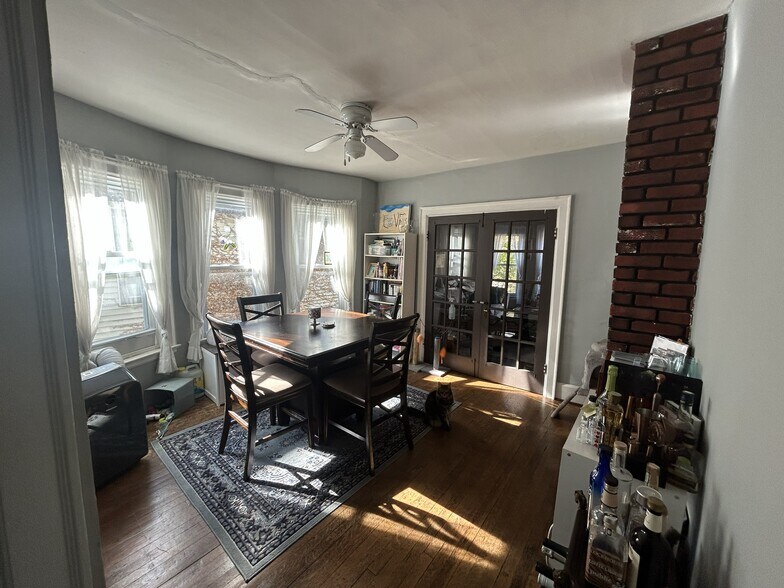 Building Photo - 817 Ashland Ave