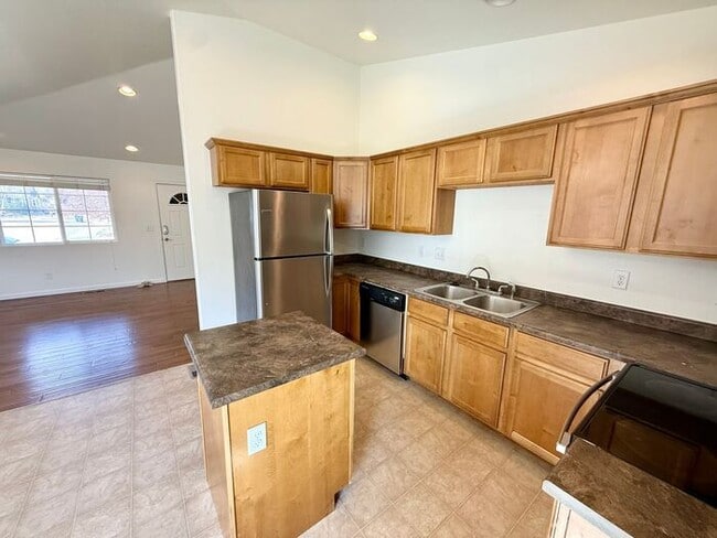 Building Photo - Well Maintained 4 Bed, 3 Bath Home in Anderson Farm!