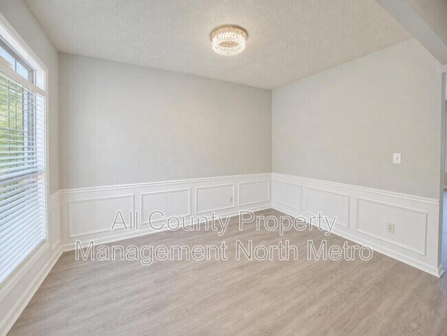 Building Photo - 542 Marsh Lake Rd SE