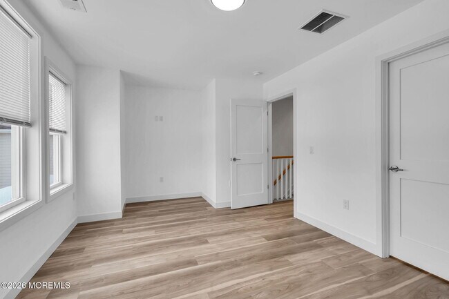 Building Photo - 45 Borden Ave