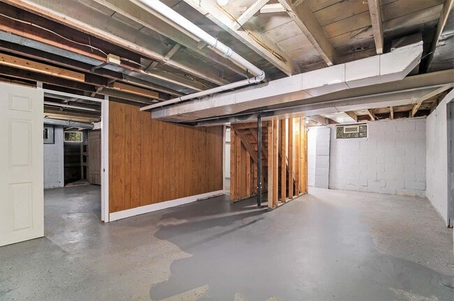 Building Photo - 23739 Cayuga Ave