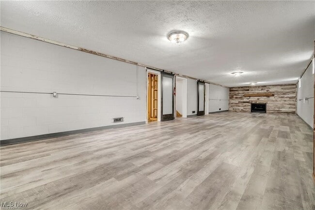 Building Photo - 6175 Vernondale Dr