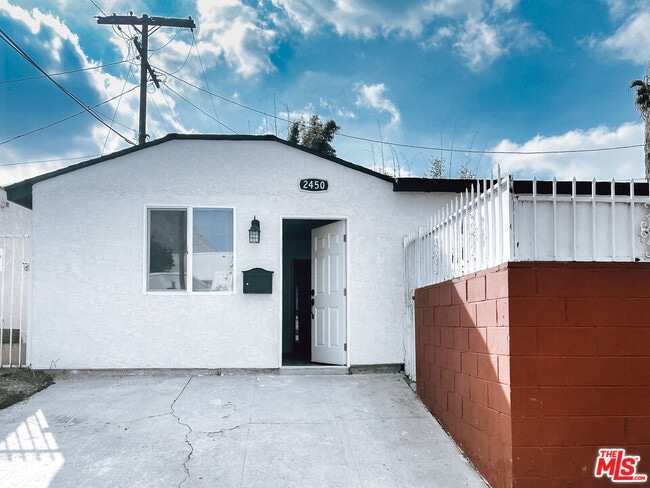 Building Photo - 2450 W 60th St