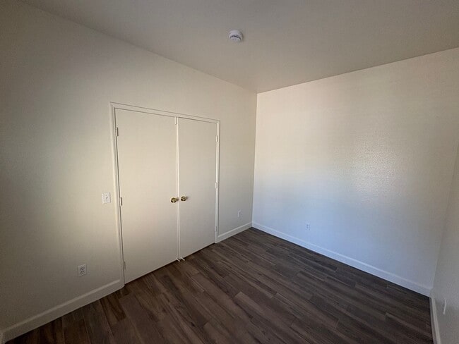 Building Photo - 2 Story Home Near Shopping Center Rent Ready!