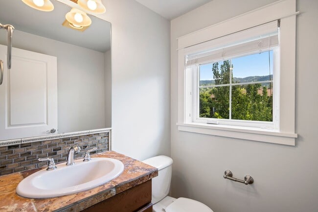 Building Photo - 2016 NW Talus Dr