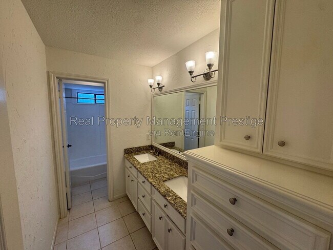 Building Photo - 15907 Spring Forest Dr