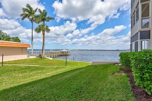 Building Photo - 1600 1st Ave W