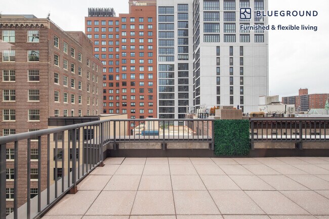 Building Photo - 255 W 94th St