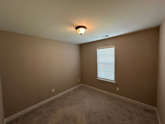 Building Photo - AVAILABLE NOW IN SOUTHAVEN! Spacious 4BR Home with Bonus Room & Fenced Yard