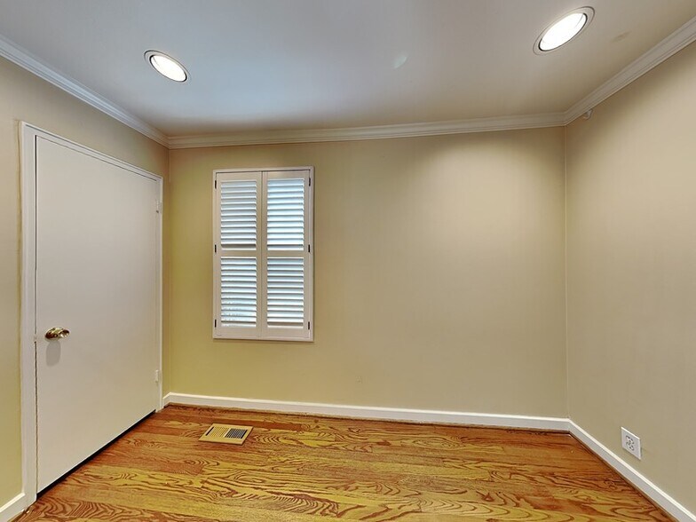 Building Photo - 109 Memory Ct