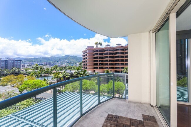 Building Photo - Allure Waikiki - 2 bedroom, 2 bath with 1 ...