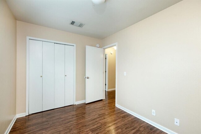 Building Photo - 3201 El Salido Pkwy