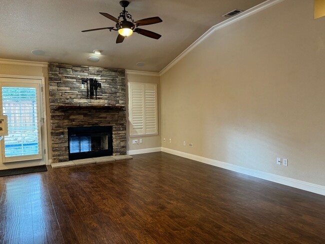 Building Photo - Immaculate home with pool & hardwood floors!