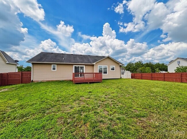 Building Photo - Charming & Spacious Large Home with Bonus Room
