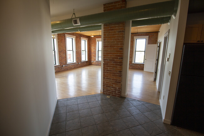 Dining Area - 344 N Rose St