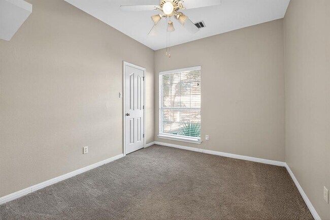 Building Photo - 1021 Westland Ridge Rd