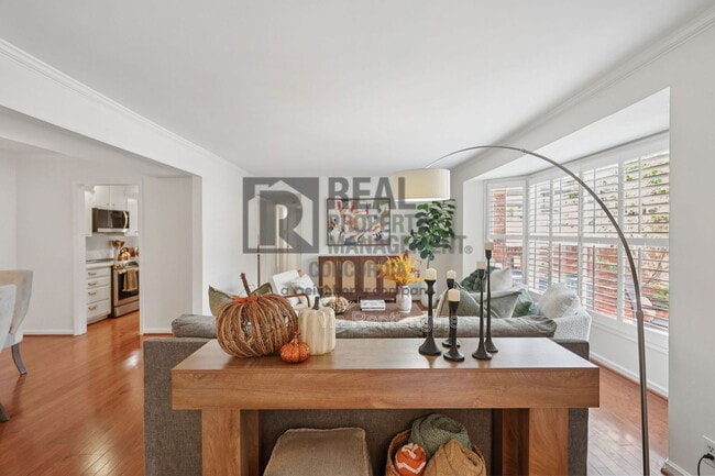 Building Photo - 5025 Hillsboro Pike