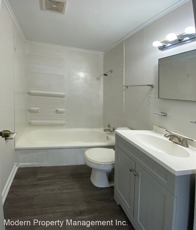 Building Photo - 3 br, 1 bath House - 1006 Marcellus Drive