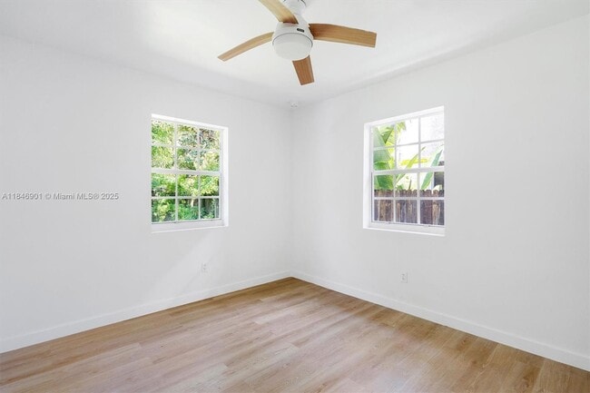 Building Photo - 4725 NE Miami Ct
