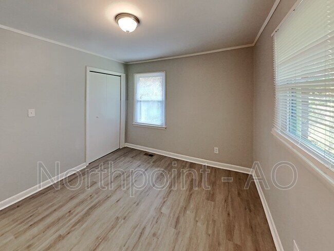 Building Photo - 908 Cone Rd