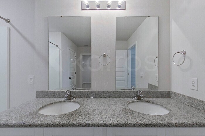 Building Photo - 401 Monarch Ln