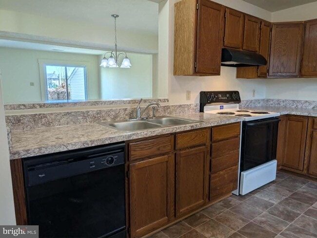 Building Photo - 105 Equestrian Dr