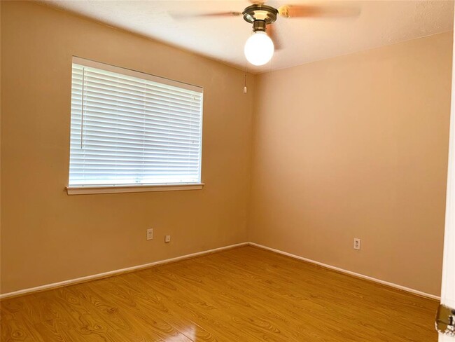 Building Photo - 10202 Hollow Canyon Dr