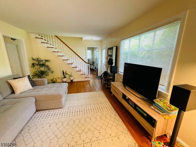 Building Photo - 274 Woodland Ave